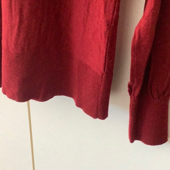 Long sleeved fine wool sweater with turtleneck. - Picture 7 of 7